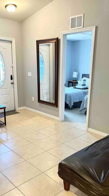 קייפ קורל Debbie'S 3-Bedroom Apartment In A Duplex מראה חיצוני תמונה