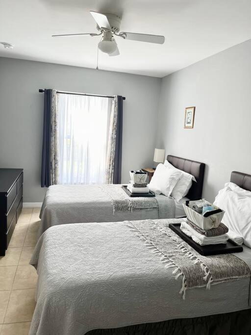 קייפ קורל Debbie'S 3-Bedroom Apartment In A Duplex מראה חיצוני תמונה