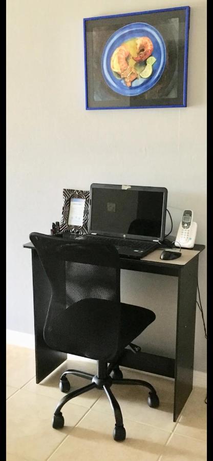 קייפ קורל Debbie'S 3-Bedroom Apartment In A Duplex מראה חיצוני תמונה