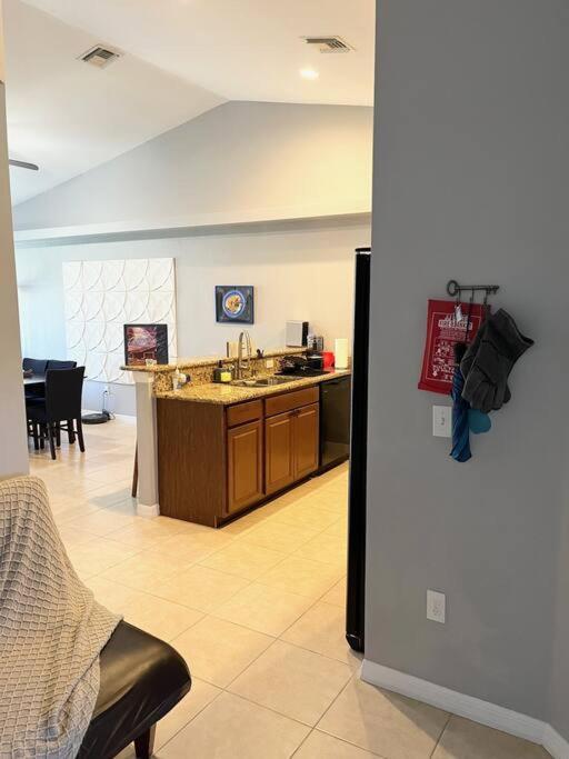 קייפ קורל Debbie'S 3-Bedroom Apartment In A Duplex מראה חיצוני תמונה