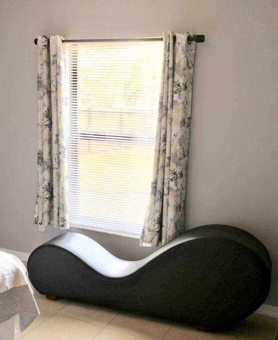 קייפ קורל Debbie'S 3-Bedroom Apartment In A Duplex מראה חיצוני תמונה